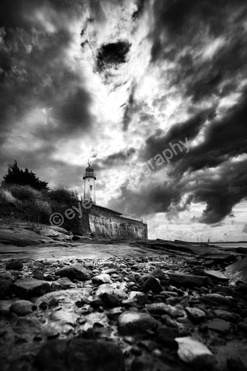 Hale lighthouse Rocks (b&W)