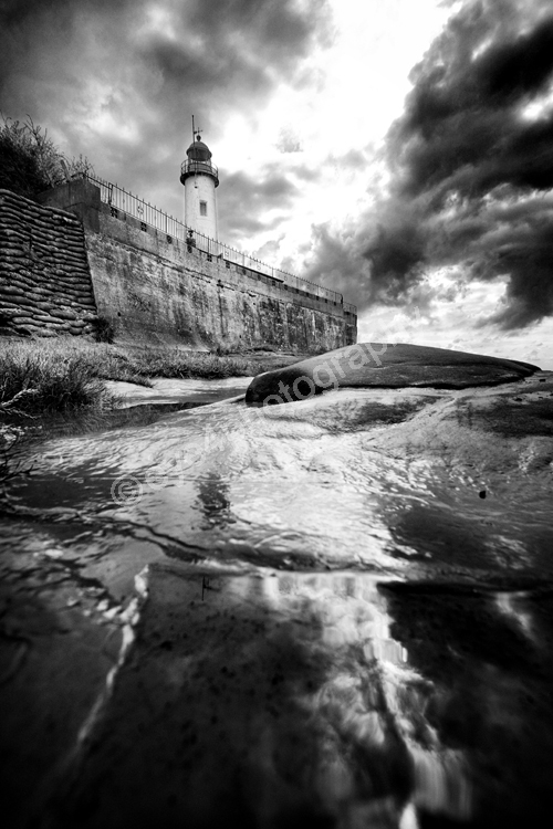 Hale lighthouse wall (b&w)