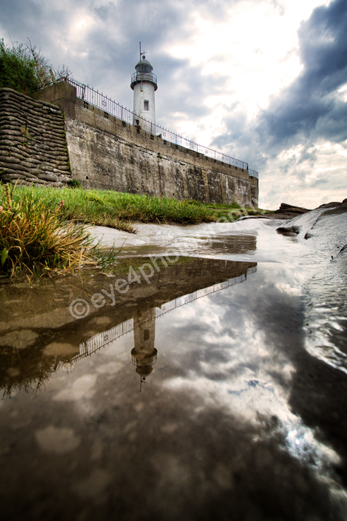 Hale lighthouse water (c)