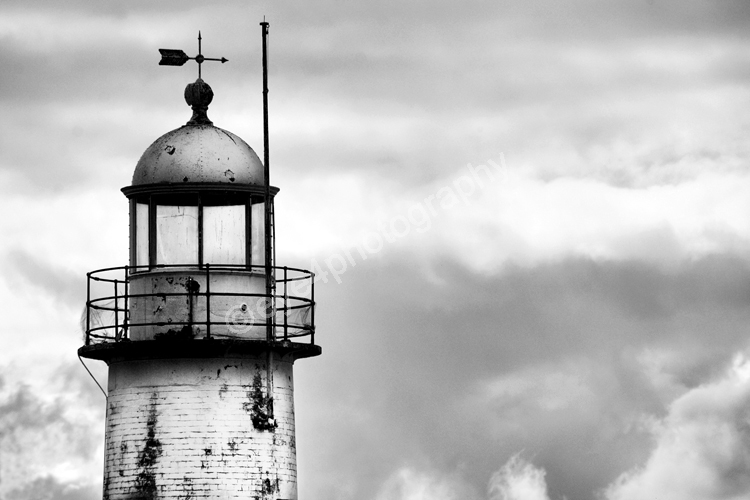 Hale lighthouse closeup (B&W)