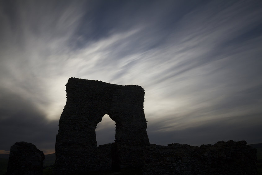 fading light, dunnideer castle