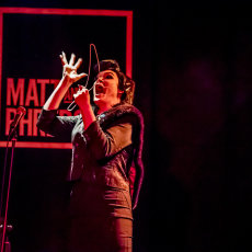 Vivienne Lindsay hates coathangers