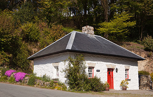 Court Lodge / Llanychaer