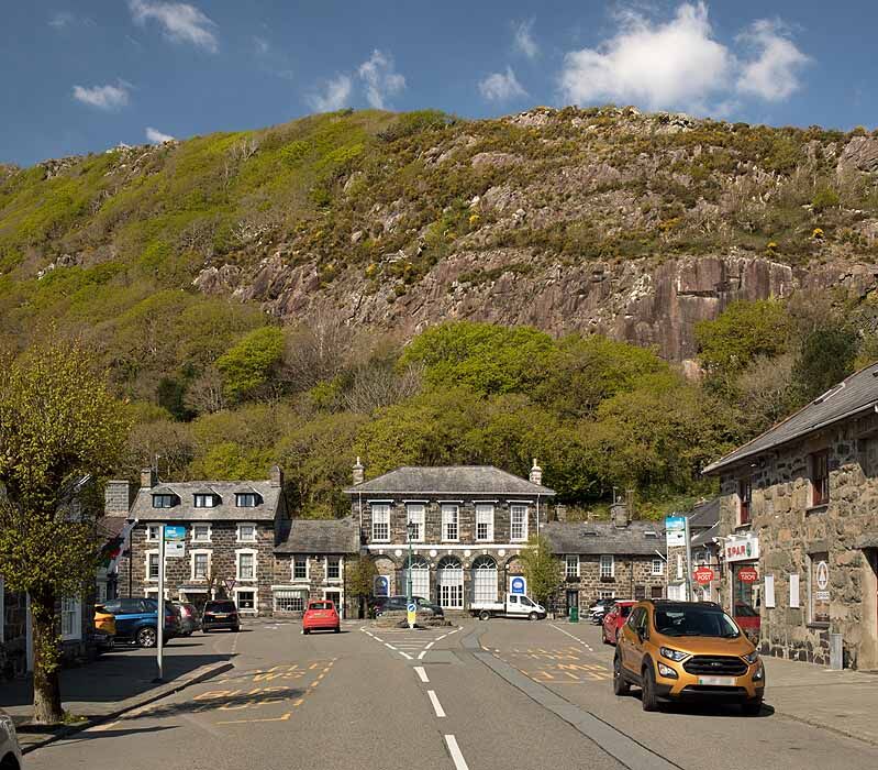 Sgwar Tremadog Square