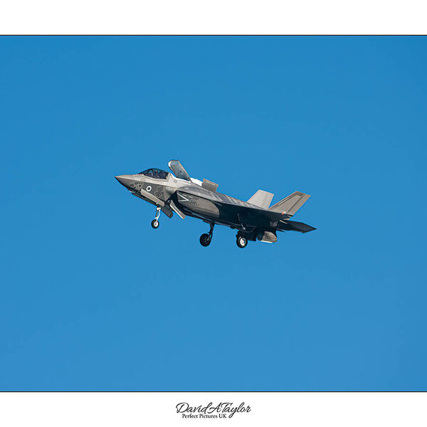F35b coming into Land