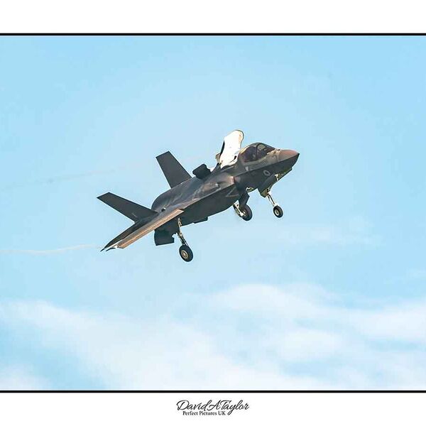 F35b coming into Land