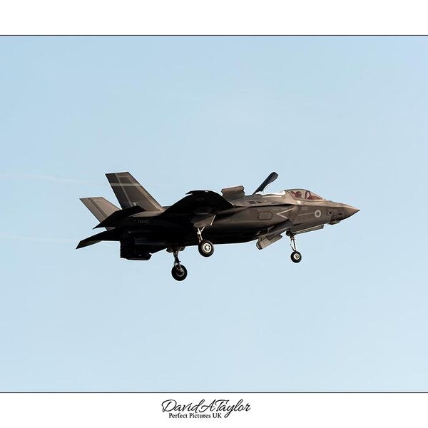 F35b coming into Land