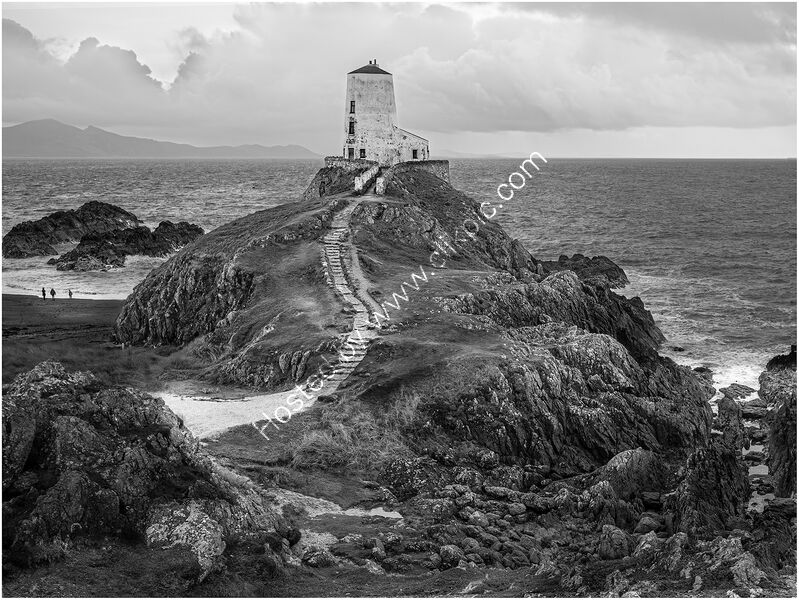 TWR MAWR ANGLESEY by Chris Greaves