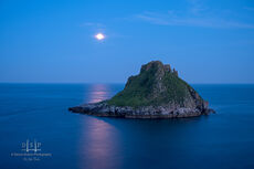 Thatcher Rock By Moonlight T220