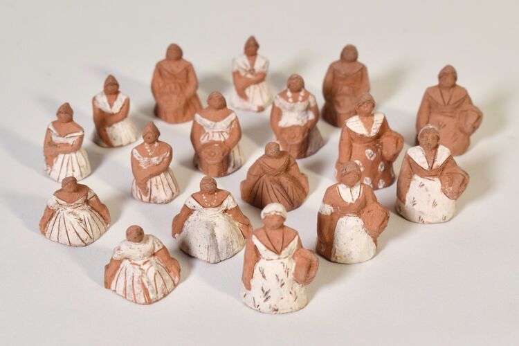 Little terracotta figurines.