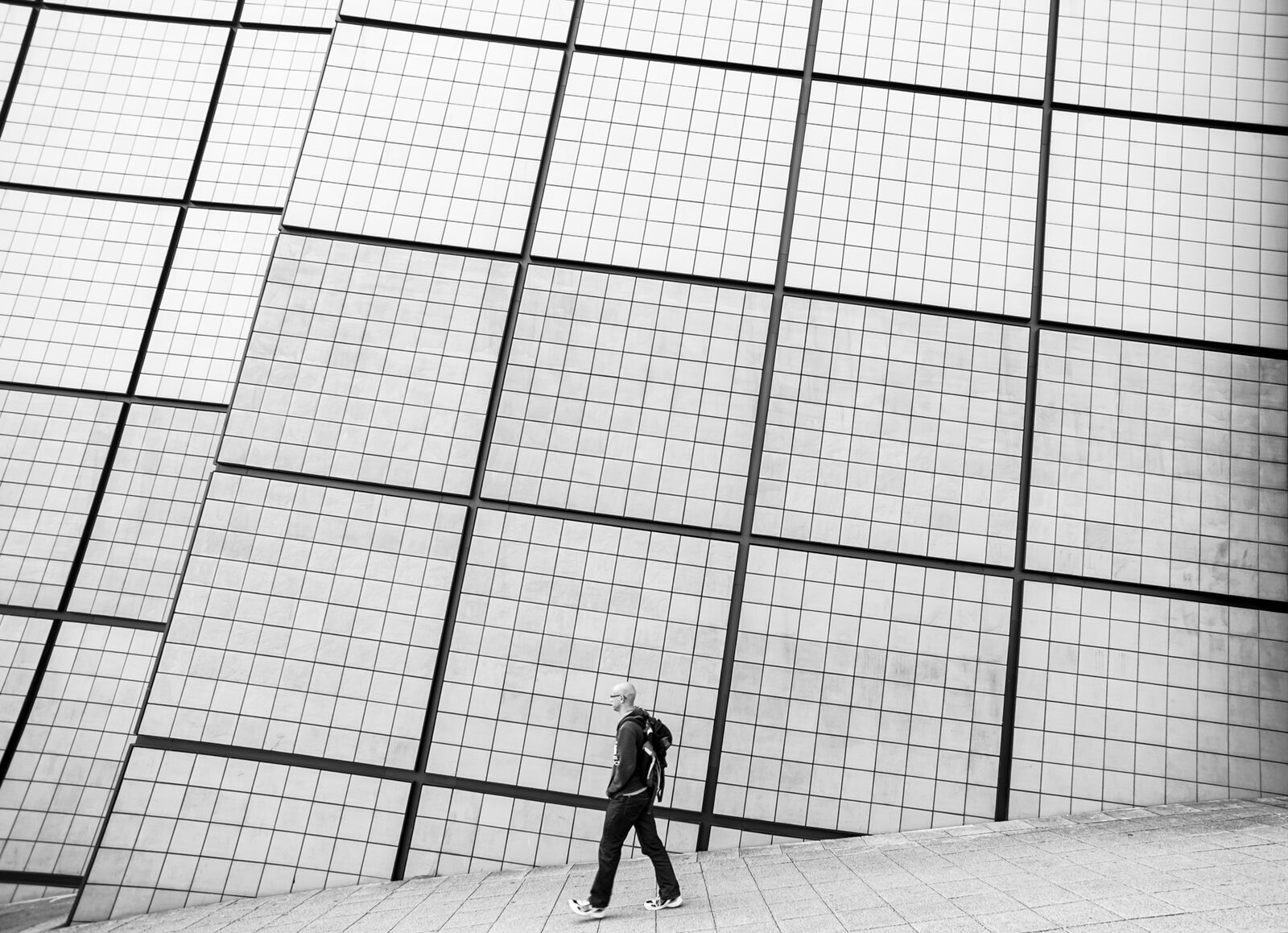 Second Ian Smith 2 Drakes Circus scene