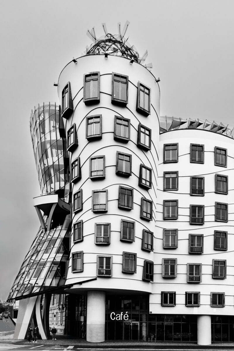C Pedro Landers The Dancing House