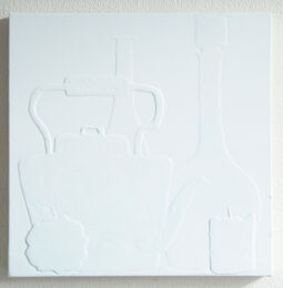 white-teiera e bottiglia