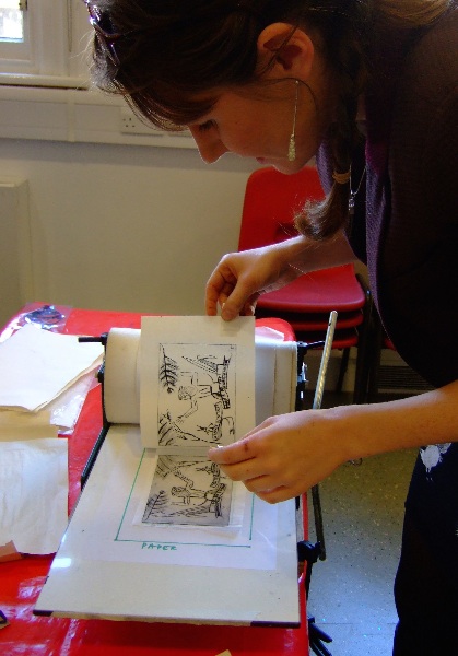 Using the portable etching press