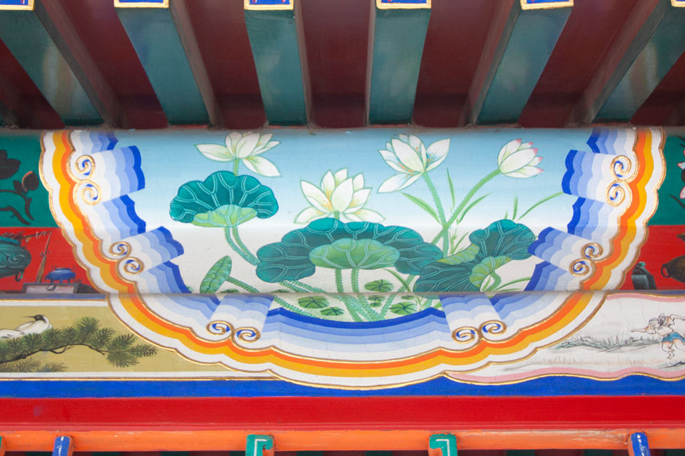 Detail within the Summer Palace. Canon 50D, Canon EF-S 10-22mm f/3.5-4.5 USM, 1/30, f/4.5, iso 200, handheld.