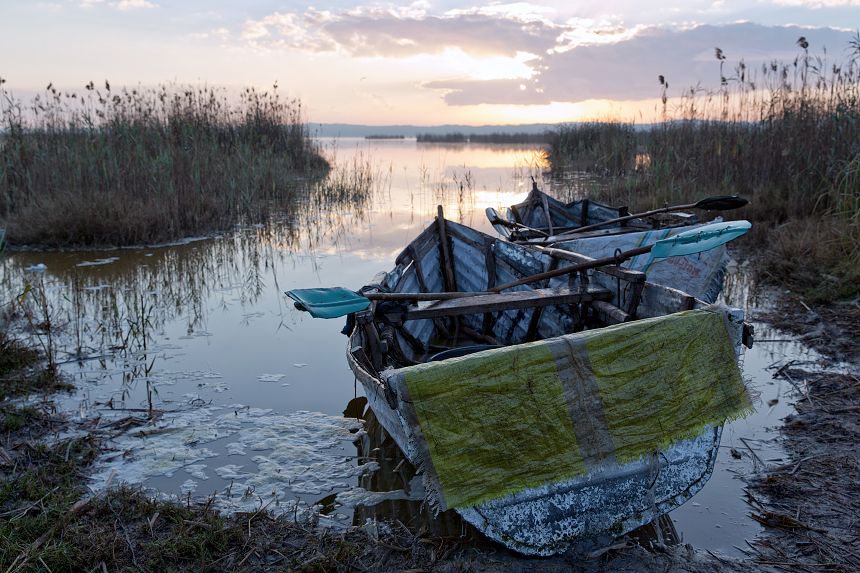 Fishermen use home-made boats made from corrugated iron and other materials. One of them said that the resident hippo's and crocodiles don't pose any risks...