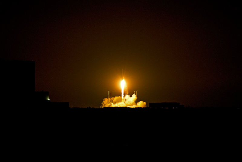 Falcon 9 rocket launch carrying a Dragon spacecraft to ISS. Canon 5D Mark III, Canon EF 400mm f/5.6 L USM, 1/320, f/6.3, iso 2000, handheld.