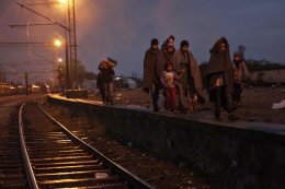 Photographer goes inside refugees’ desperate journey