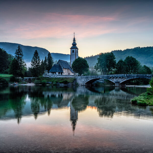 lake bohinj sunrise 7051