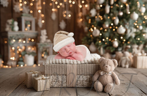 PRESENT CHRISTMAS BOX and HAT COMP