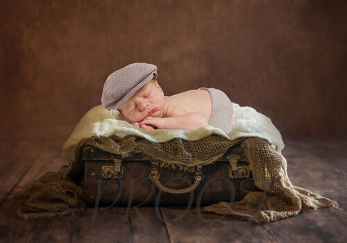 VINTAGE SUITCASE COMP