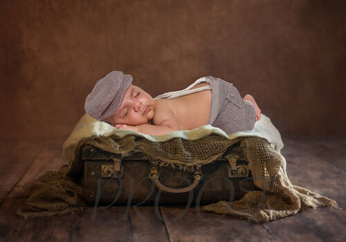 VINTAGE SUITCASE COMP