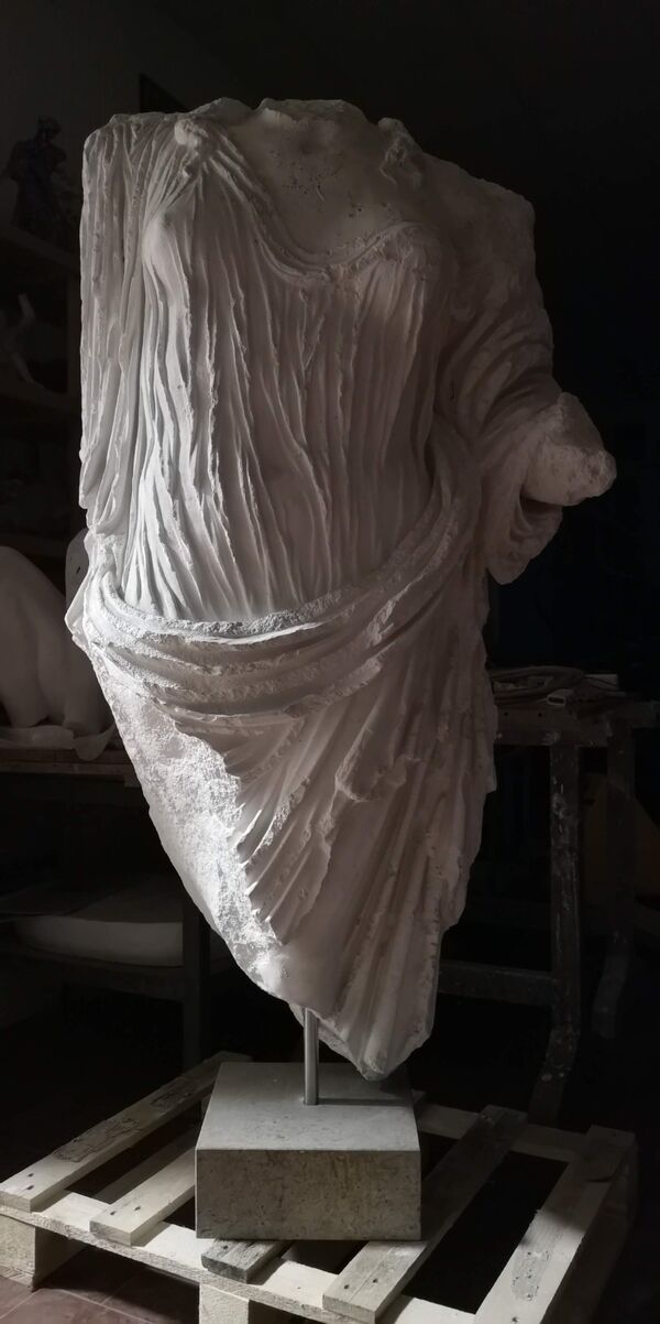 Tyche - Parte superiore