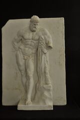R440 Ercole Farnese riduzione