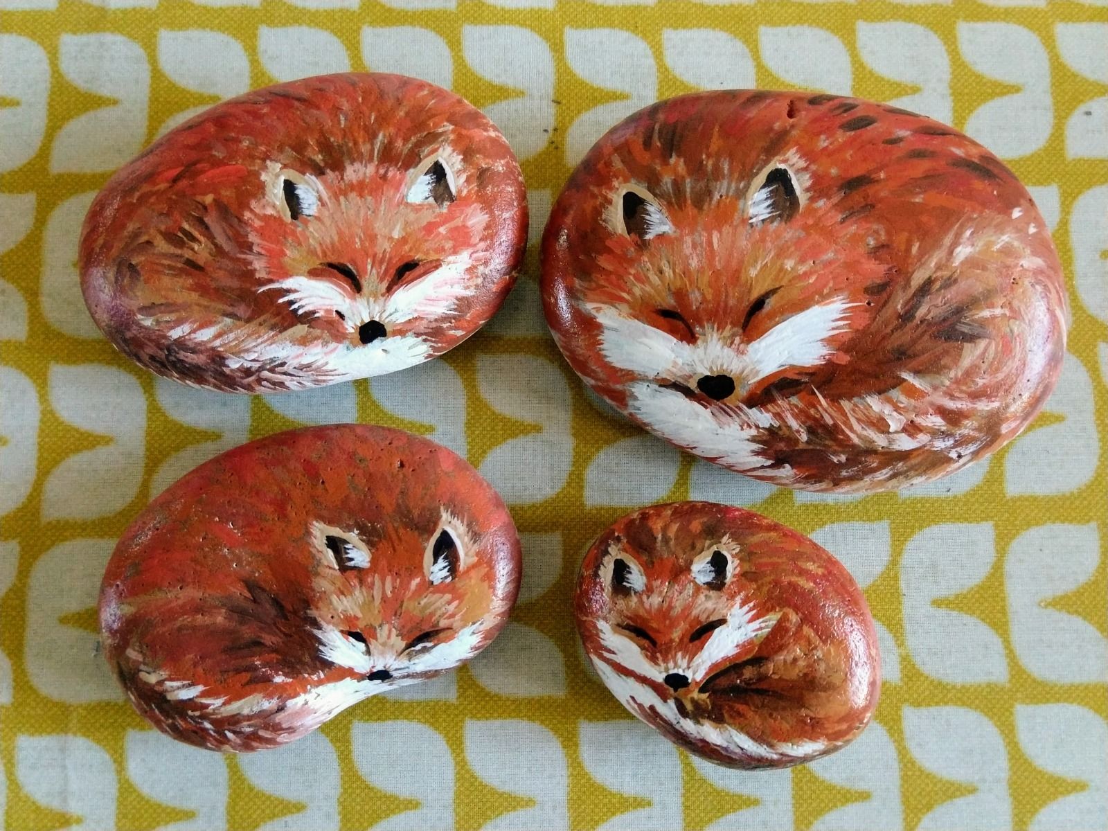 pebble painting foxes paperweight gift craft