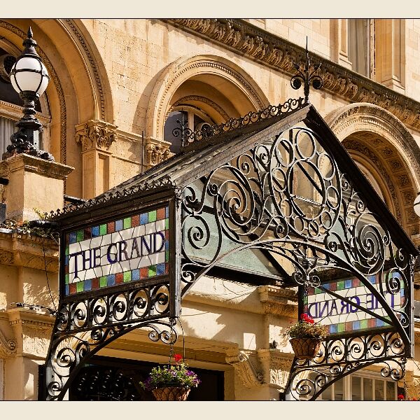 10 Grand Hotel