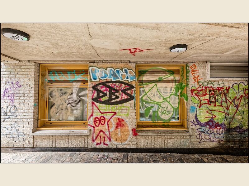 9 Graffit on the Windows & Walls