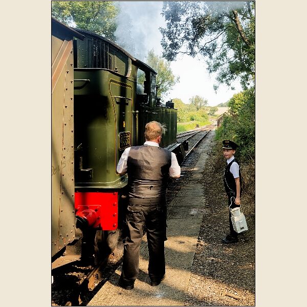 ESR 7 Young Guard With Lamp