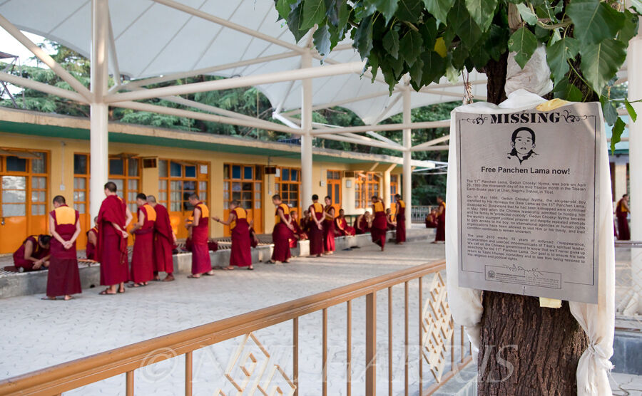 Mass debating monks