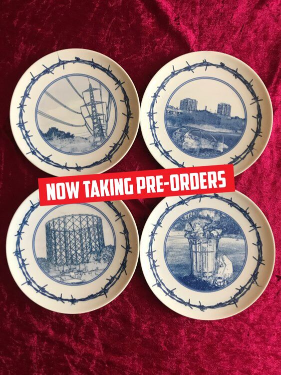 Set of four 'Best Of British-Delft Style ' plates