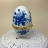 EggsQuisite Blue Roses