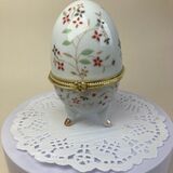 EggsQuisite Red Flowers