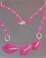 Fuchsia 3 Leaf Macrame Necklace
