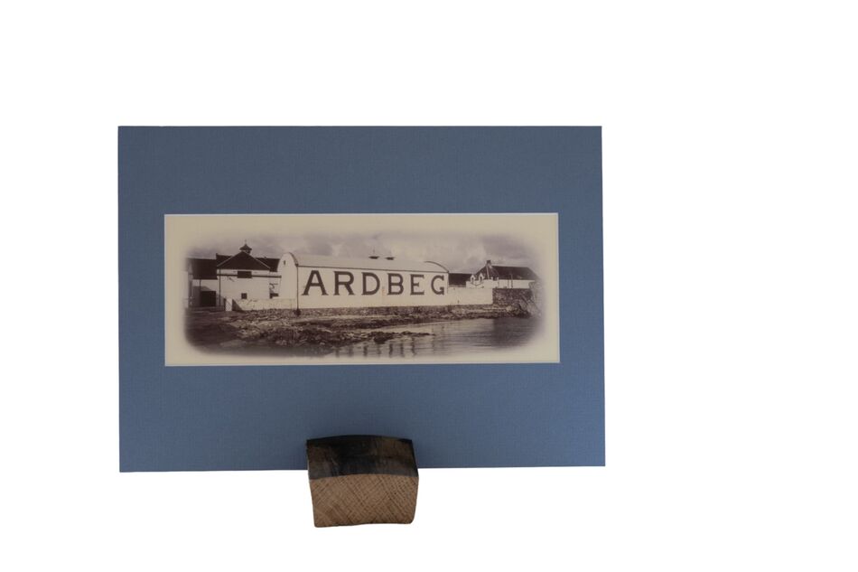 Präsentationsbeispiel mit Sockel_Ardbeg Distillery