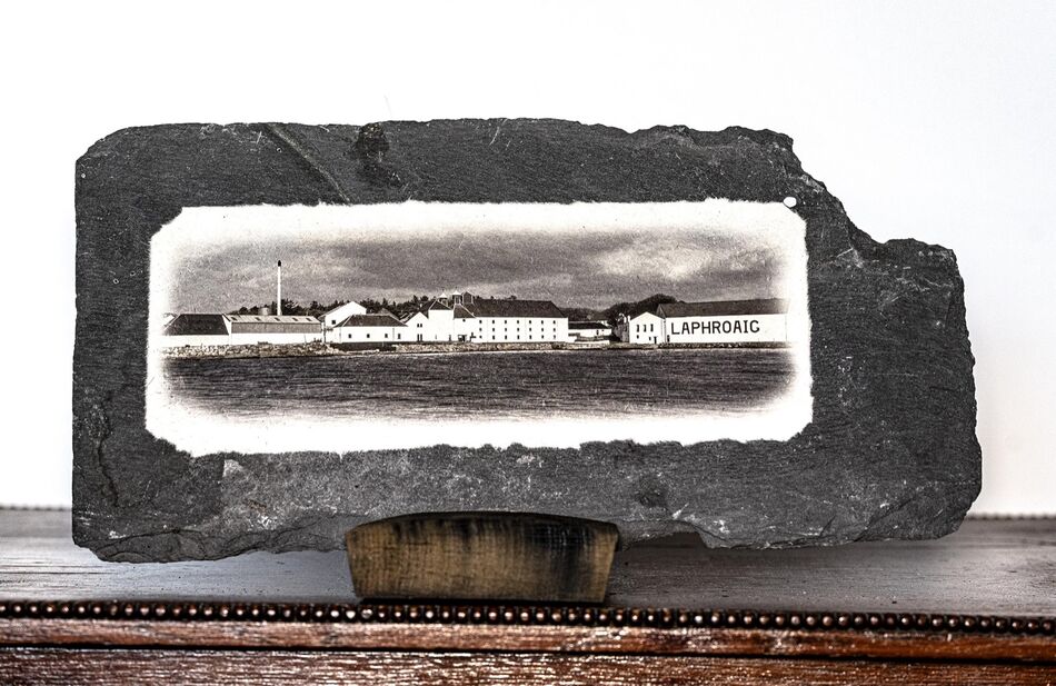 Nr. 14, Laphroaig Distillery, Schindelgröße 36x18 cm, Bildgröße 26x11 cm, Preis 249,- EUR