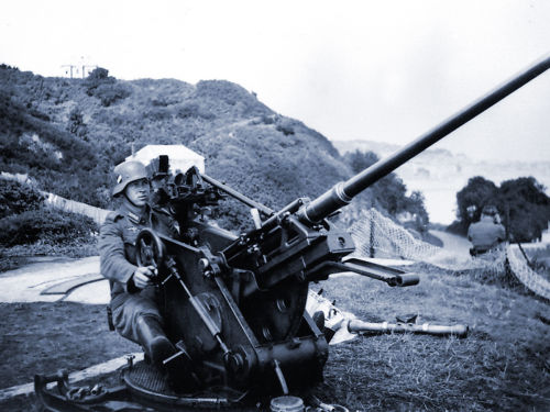 An A A Gun at the Cow's Horn.
