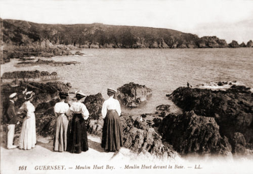 Ladies Overlooking Moulin Huet