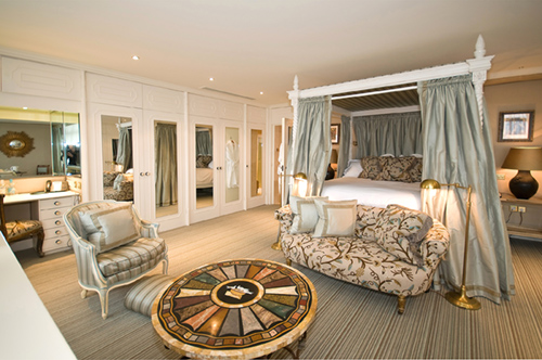 Four Poster room