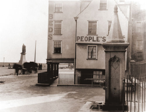 The Peoples Hotel & Cafe, Town Front