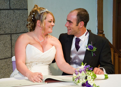 Sarah & Shaun sign the register