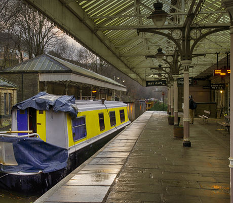 Narrow Boat at Station 1