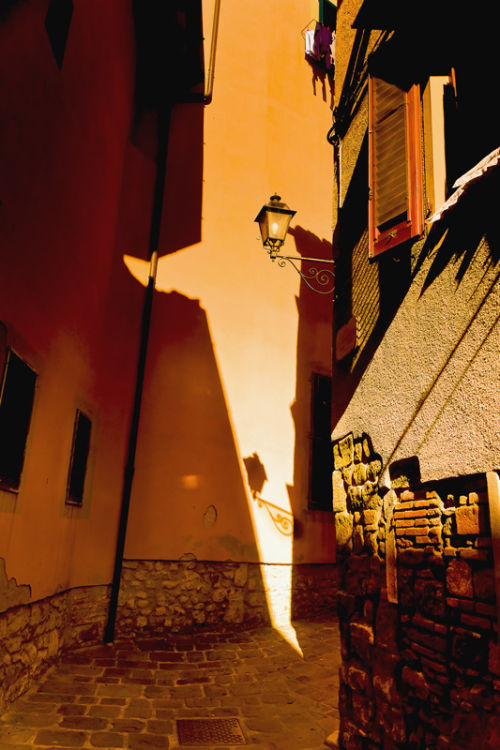 Narrow street LUCCA.