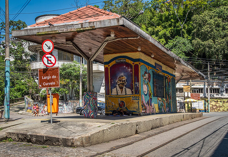 Largo do Curvelo Tram Stop