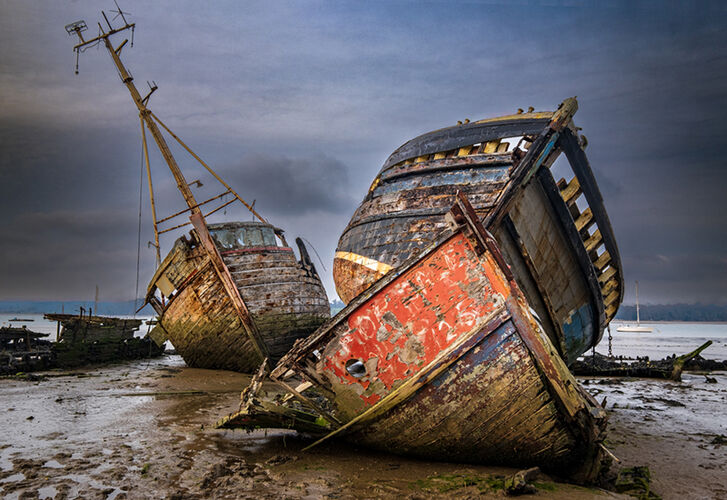 Decaying Boats