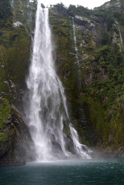 milford waterfall