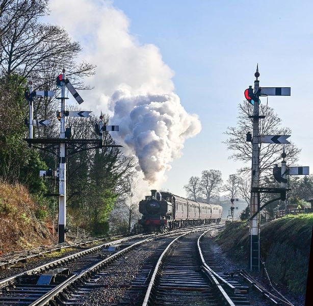7714 approaches Bewdley Box
